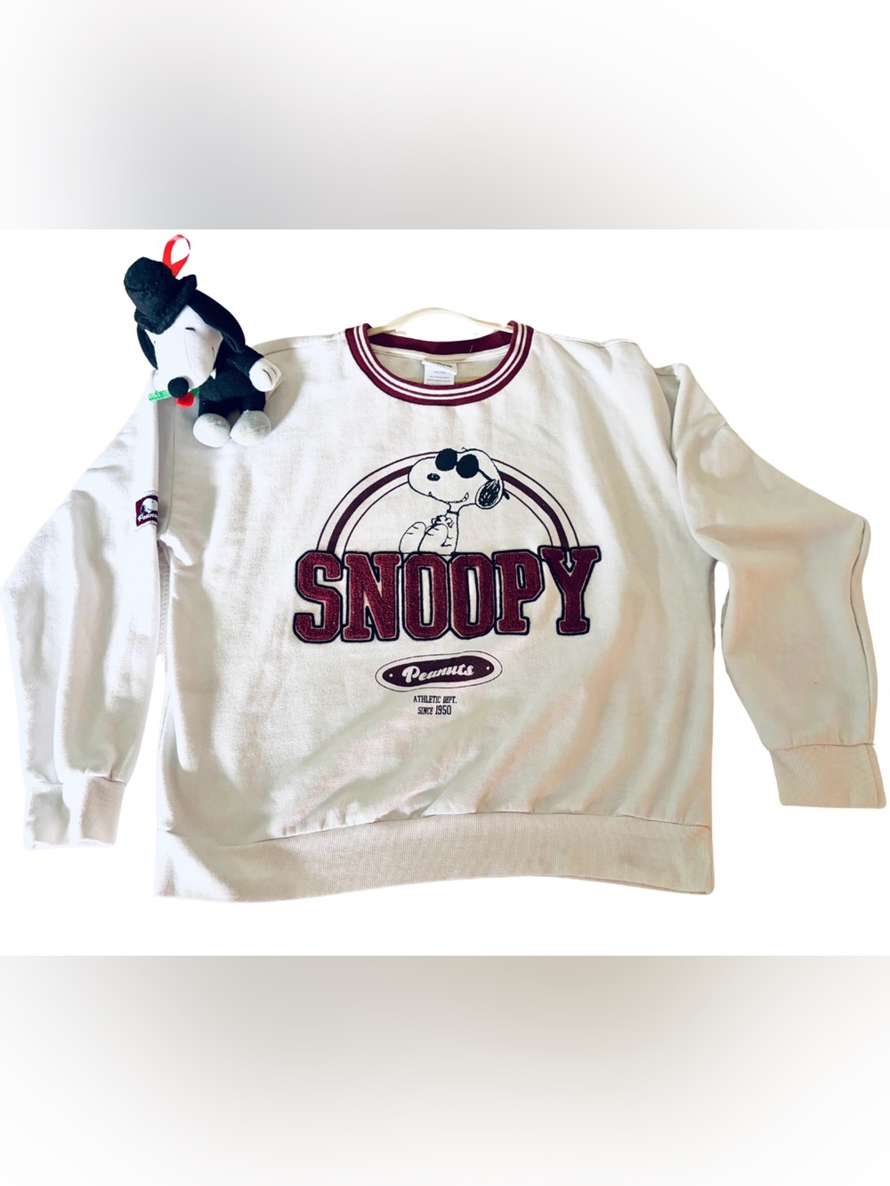 Peanuts Snoopy Crewneck Pullover Sweatshirt & Plush ornament bundle sz M